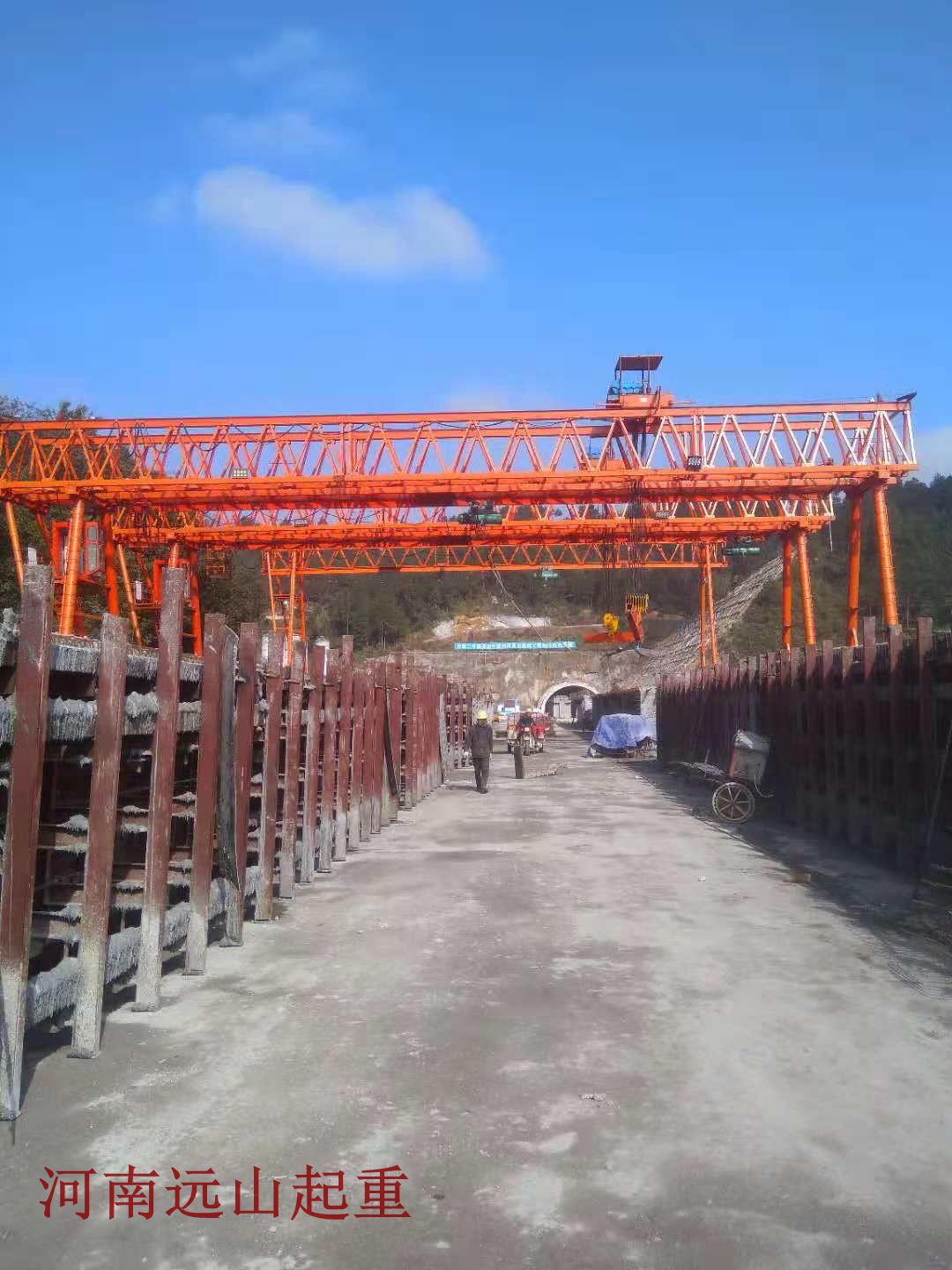 路橋門(mén)式起重機(jī)設(shè)備的這些特殊優(yōu)勢(shì)都知道嗎?