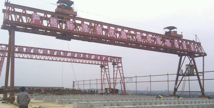 架橋建路用的T型梁造價要多少？提梁機(jī)該怎么選擇？價格是多少呢？