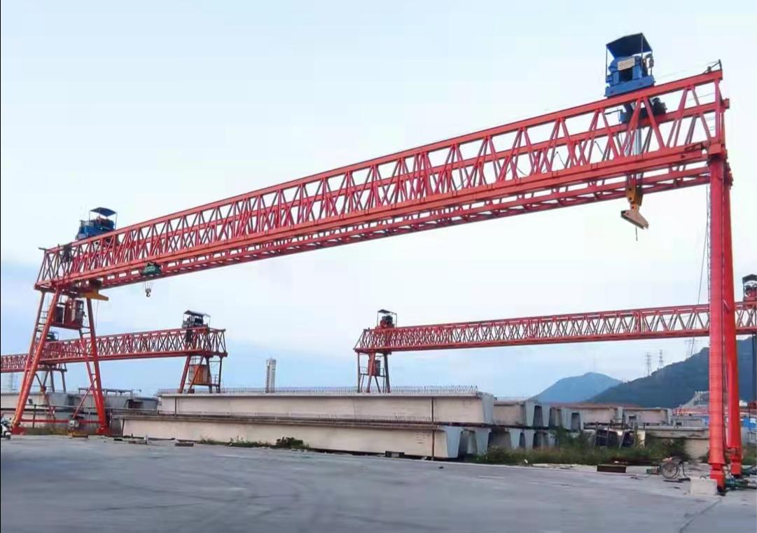 ME高速公路提梁機(jī)在不同的施工場(chǎng)景下有哪些應(yīng)用案例？它適用于哪些類型的梁體安裝？